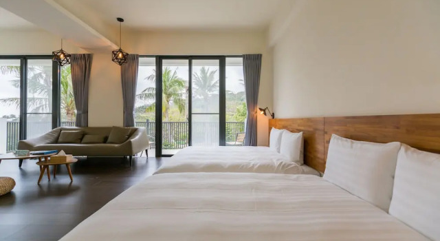 Номер Standard с балконом Rich Sunshine Inn