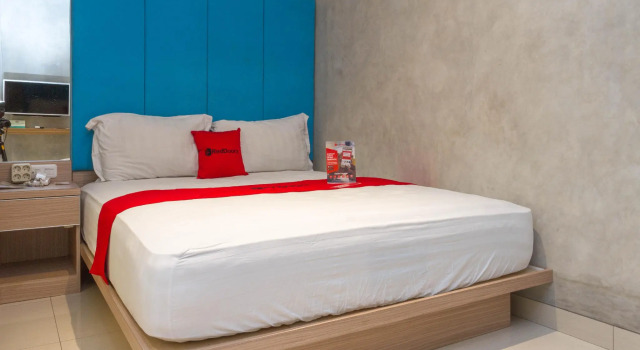 Номер Standard RedDoorz Premium @ The Batik Hotel Moh. Toha