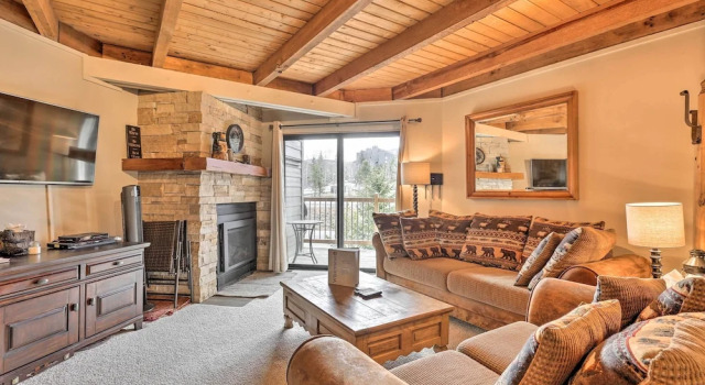 Апартаменты с 2 комнатами с балконом Ski & Hike: Mtn-view Condo in Silverthorne!