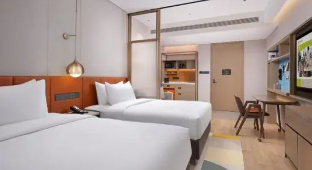 Четырёхместный люкс с видом на озеро Home2 Suites by Hilton Jinan Shanghe