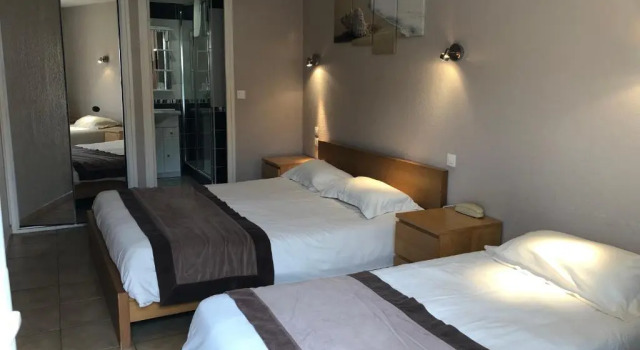 Трёхместный номер Standard Logis Hotel Restaurant le Mirador