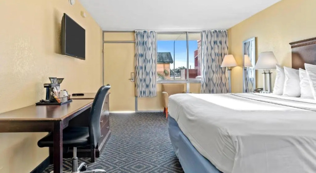 Двухместный номер Deluxe Baymont by Wyndham Orlando North Millenia