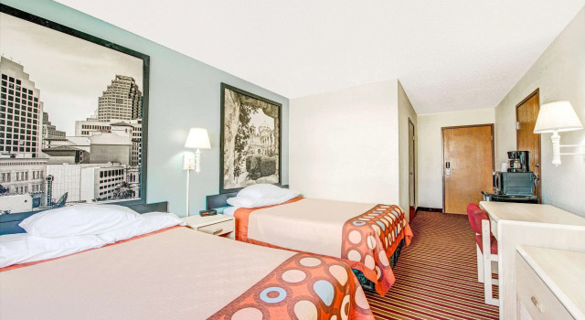 Super 8 by Wyndham San Antonio/Fiesta, Prenota Locanda San Antonio Bexar County