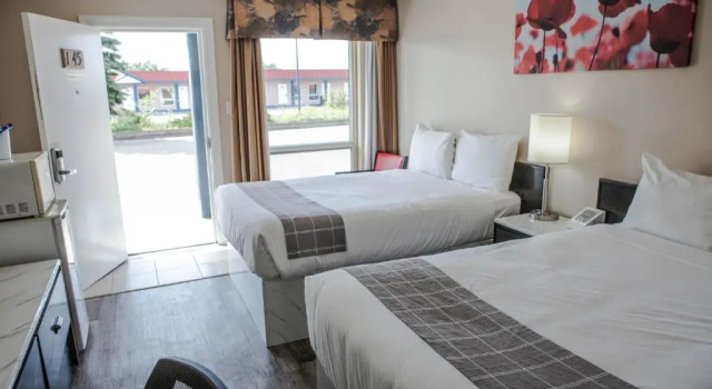 Четырёхместный номер Standard Canadian Motel North Battleford