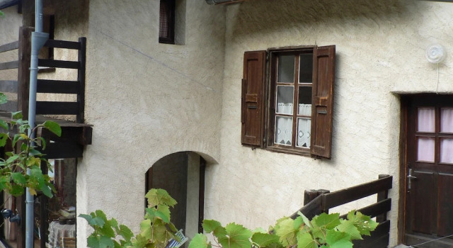 House with 2 Bedrooms in Guillestre, with Wonderful Mountain View, Furnished Terrace And Wifi - 12 Km From the Slopes, Prenota Casa vacanze Hotel a Alvernia con parcheggio, Parcheggio