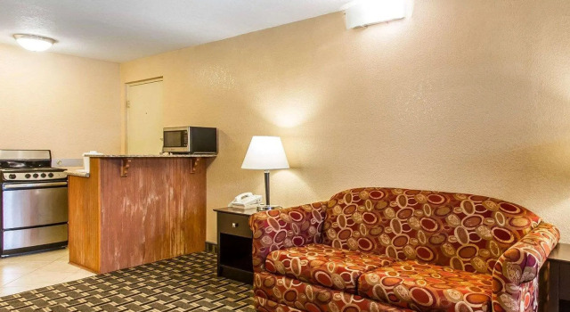 Standard Neljän hengen huone Quality Inn Ada near University