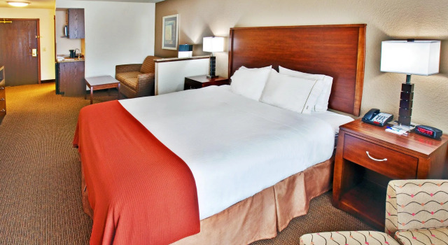 Двухместный люкс Holiday Inn Express Hotel & Suites - Dubuque West by IHG