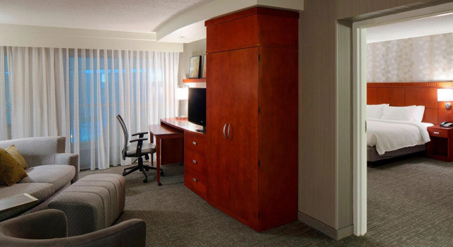 Двухместный люкс Columbus Hilliard Hotel