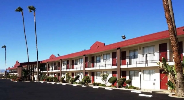 La Plaza Inn, Buchen Sie Hotel Hotels in Los Banos mit Pool, Schwimmbad