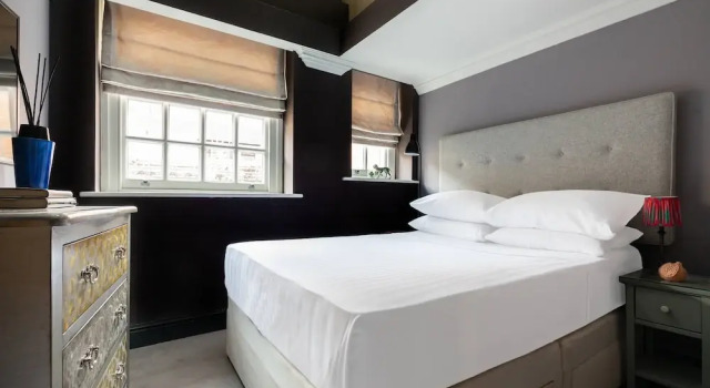Chelsea Embankment III by Onefinestay