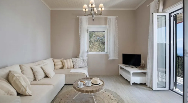 Chryssa Villa - Sun - Splashed Romantic