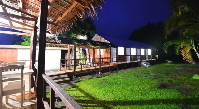 Кровать в общем номере La Fusion Garden Resort