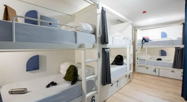 Кровать в общем номере Room Gran Vía