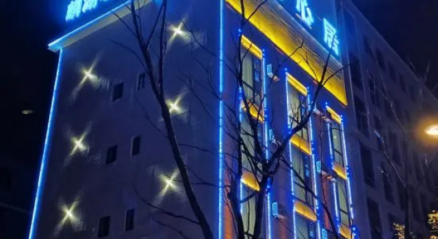 Lin Hu Xin JuGarden Hotel, Rezerwuj Hotel Hotele w Qujing z parkingiem, Parking