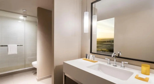 Номер Guest JW Marriott Los Angeles L.A. LIVE