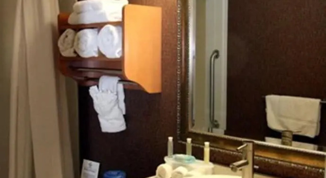 Четырёхместный номер Standard Holiday Inn Express Monterey - Cannery Row by IHG