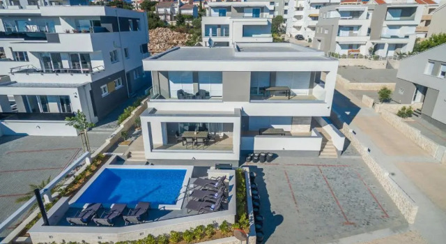 Вилла Apartments with pool Villa Zora
