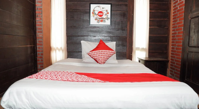 Одноместный номер Standard с балконом Kebon Krapyak Cottage Syariah Mitra RedDoorz near Stadion Maguwoharjo