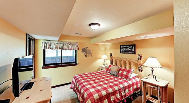 New Listing! Warriors Mark Townhome W/ Hot Tub 3 Bedroom Townhouse, Rezerwuj Dom wakacyjny Hotele w Vail Ski z parkingiem, Parking
