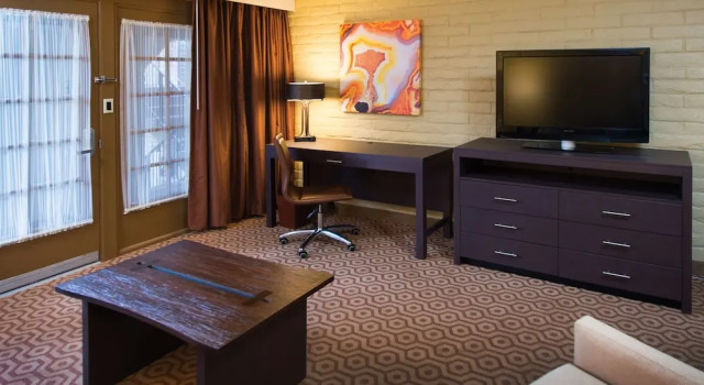 Двухместный номер Standard с 2 комнатами с красивым видом из окна DoubleTree Suites by Hilton Tucson-Williams Center