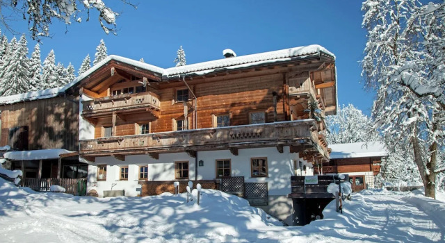 Spacious Apartment With Mountain View in Brixen im Thale, Prenota Appartamento Brixen im Thale Brixental