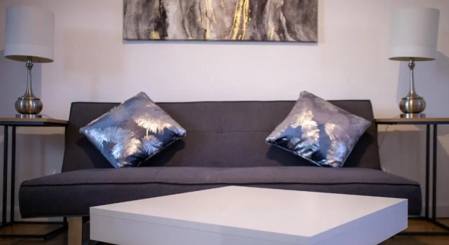 Апартаменты Historic, City Centre Apartment