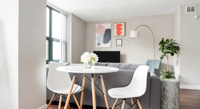 Chicago | Clean & Contactless Studio + Full Kitchen