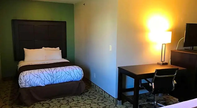 Шестиместный семейный номер Standard SureStay Plus Hotel by Best Western Bettendorf