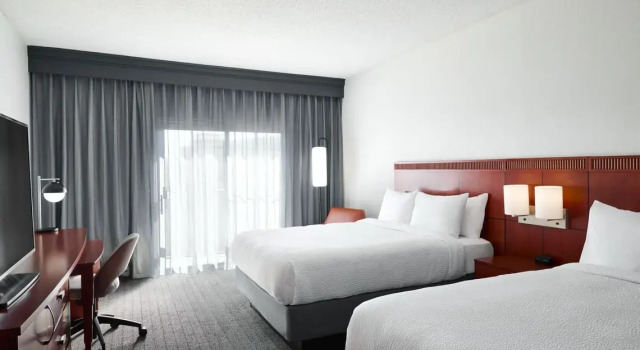 Четырёхместный номер Standard Courtyard St. Louis Creve Coeur