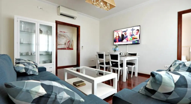 Апартаменты Classbedroom Fira Business Apartment