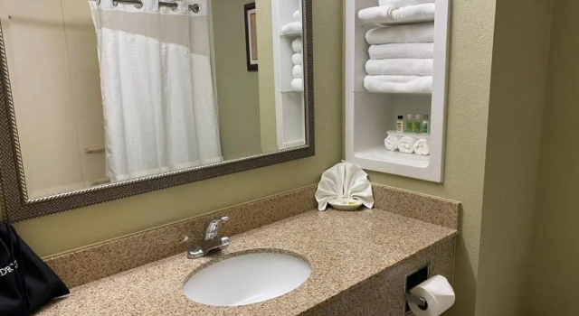 Двухместный номер Standard Hotel Marguerite South Anaheim - Garden Grove, Trademark Collection by Wyndham