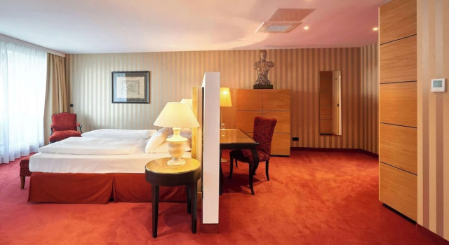 Люкс с балконом и с видом на внутренний двор Best Western Hotel Hamburg International