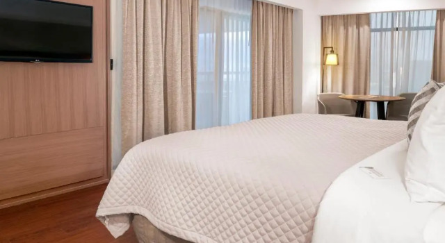Двухместный номер Superior с балконом MS Milenium Monterrey Curio Collection by Hilton