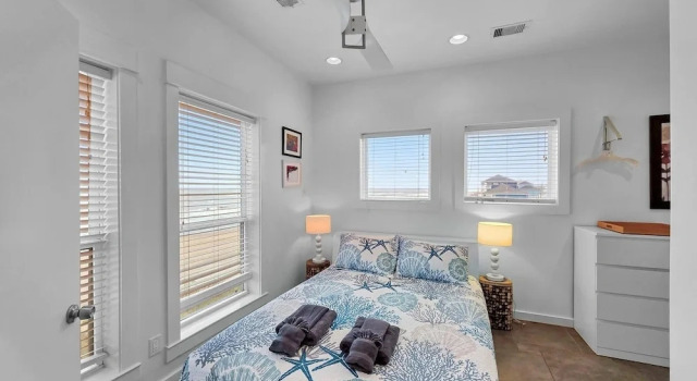 Crystal By The Ocean 4 Bedroom Home, Book Feriehus Sommerhuse i Houston, Hytte