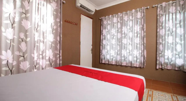 RedDoorz Near Exit Toll Joglo, Book Hotel Jakarta Jakarta Province