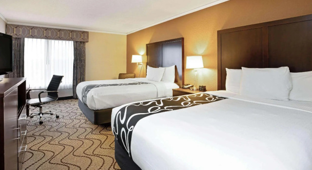 Четырёхместный номер Standard La Quinta Inn by Wyndham Lynnwood