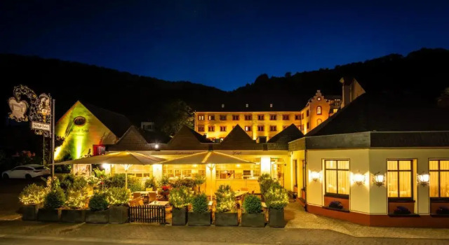 Schloß-Hotel Petry, Забронировать Отель Трайс-Карден Хунсрюк