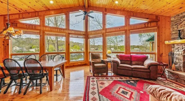 Коттедж Hot Tub, Fire Pit, Awesome Loft & Amazing Views!