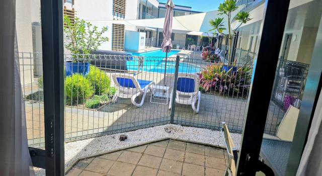 Двухместные апартаменты с видом на бассейн Beachpoint Apartments
