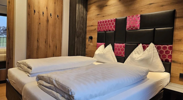 Chalet in Zillertal Near Ski Slopes & Whirlpool, Prenota Chalet Hotel a Tirolo con parcheggio, Parcheggio