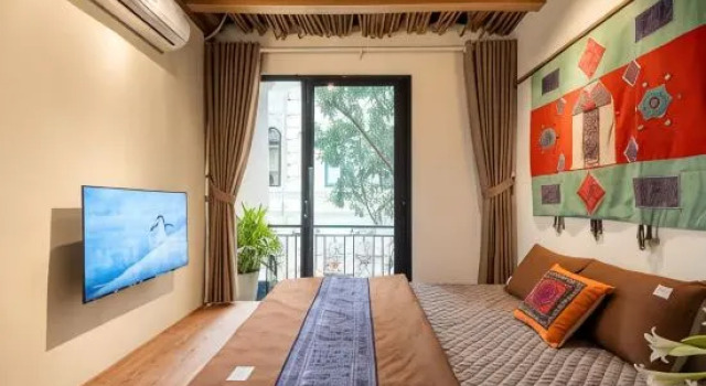 Suite con balcone e con vista sulla strada Hotel Alam Sutra