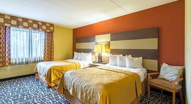 Четырёхместный номер Standard Quality Inn & Suites Mayo Clinic Area