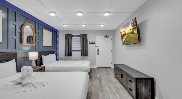 Номер Standard c 1 комнатой с балконом и с видом на океан Breakers Tower 1BR Oceanfront Condo