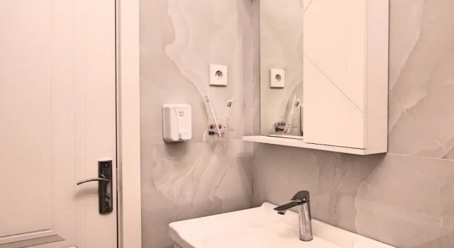 Кровать в общем номере с балконом и с видом на море Novart Sea Villa