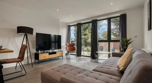 3-bed 2-bath Wembley Apartment With Free Parking, Varaa Huoneisto Asunnot kohteessa Merseyside, Huoneisto