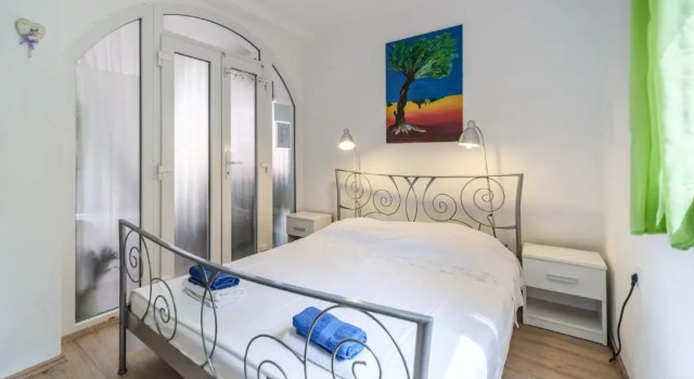 Апартаменты Elena Apartments