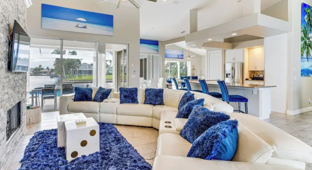 Canalfront Pool & Hot Tub: Home in Cape Coral, Забронировать Дом для отпуска Виллы Кейп-Корал, Вилла