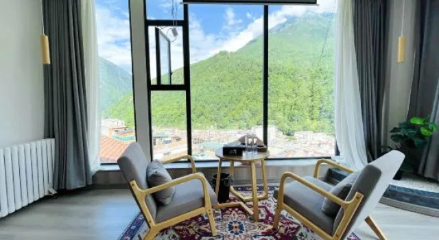 Люкс с красивым видом из окна Shiyihao Shanju (Kangding Liuliucheng Branch)