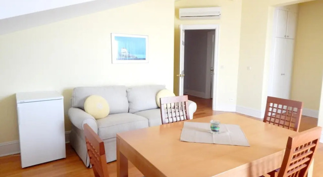 Apartment With 3 Bedrooms in Omiš, With Wonderful sea View, Furnished Terrace and Wifi, Rezerwuj Apartament Hotele w Split-Dalmatia County z parkingiem, Parking
