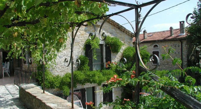Коттедж с 4 комнатами Domaine La Fontaine Du Cade